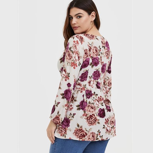 Torrid 5 5x Ivory Rose Crinkle Pleated Fit… - Picture 2 of 4